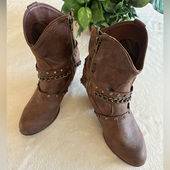 Not Rated Slouch Harness Women’s Vegan Western Style Boots with 3 1/2” Heels - Picture 4 of 14